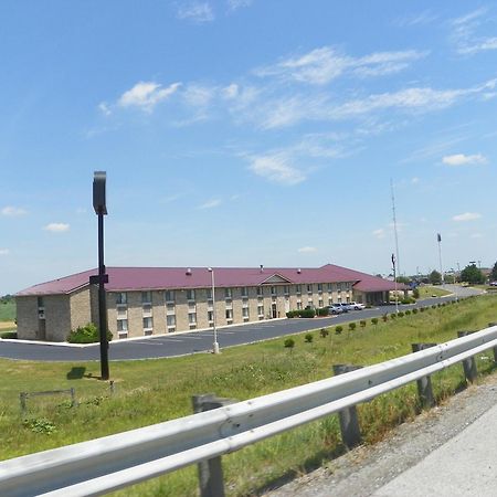 Royalton Inn & Suites Upper Sandusky מראה חיצוני תמונה