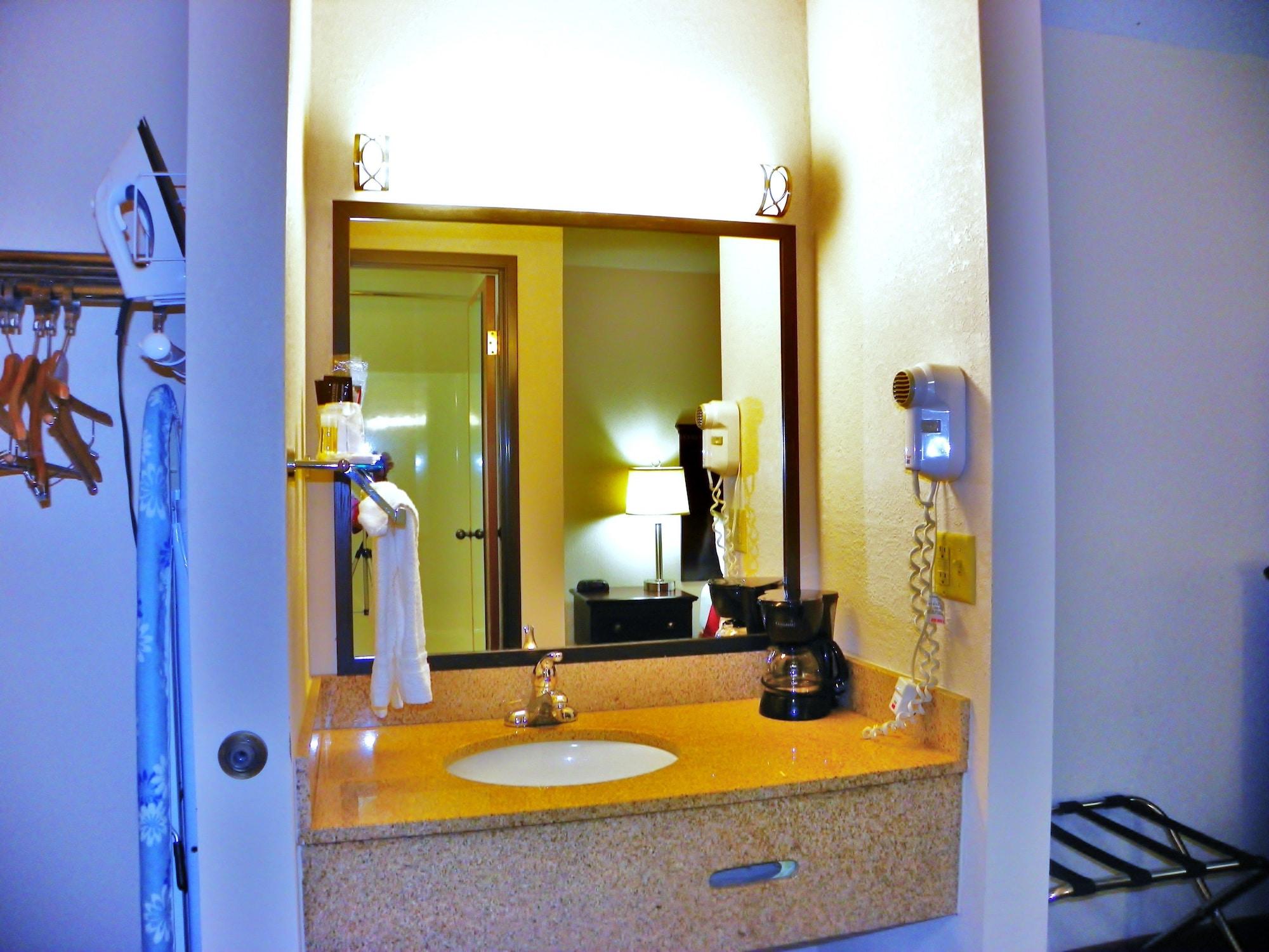 Royalton Inn & Suites Upper Sandusky מראה חיצוני תמונה