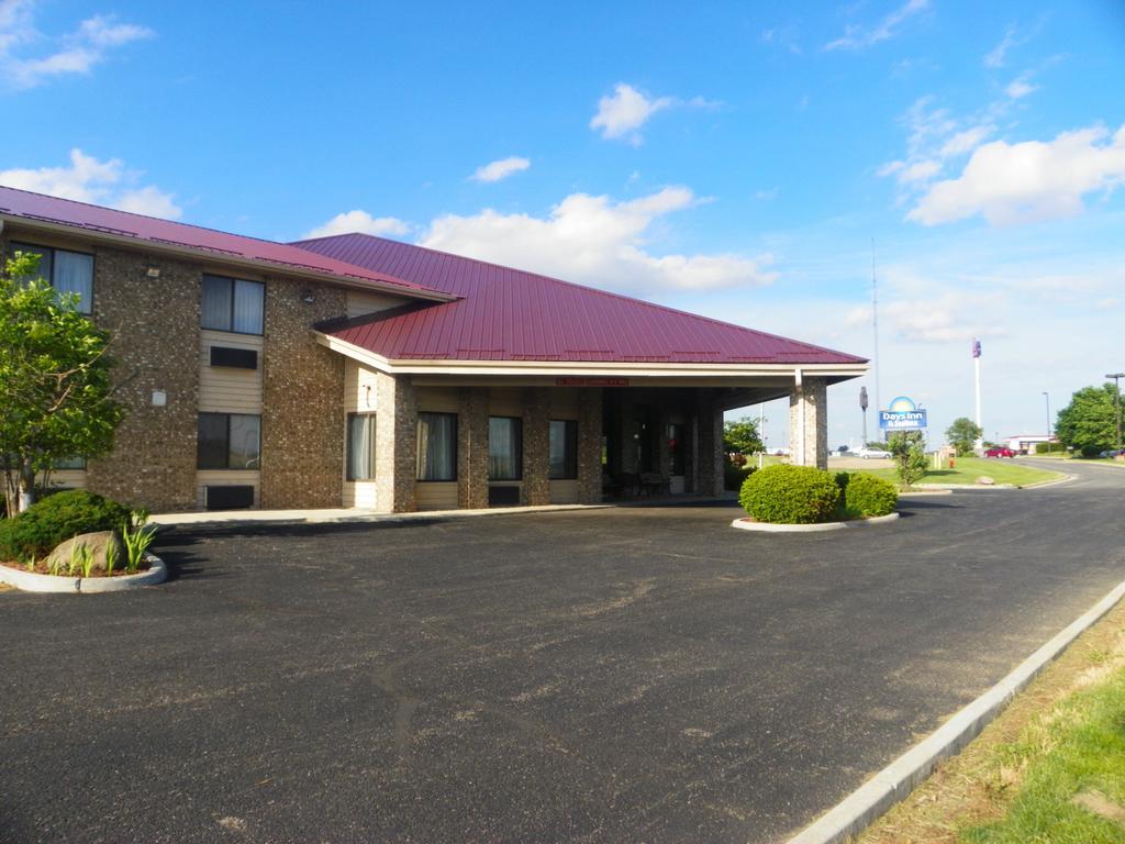 Royalton Inn & Suites Upper Sandusky מראה חיצוני תמונה