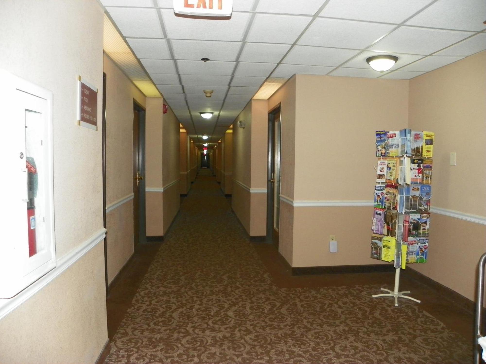Royalton Inn & Suites Upper Sandusky מראה חיצוני תמונה