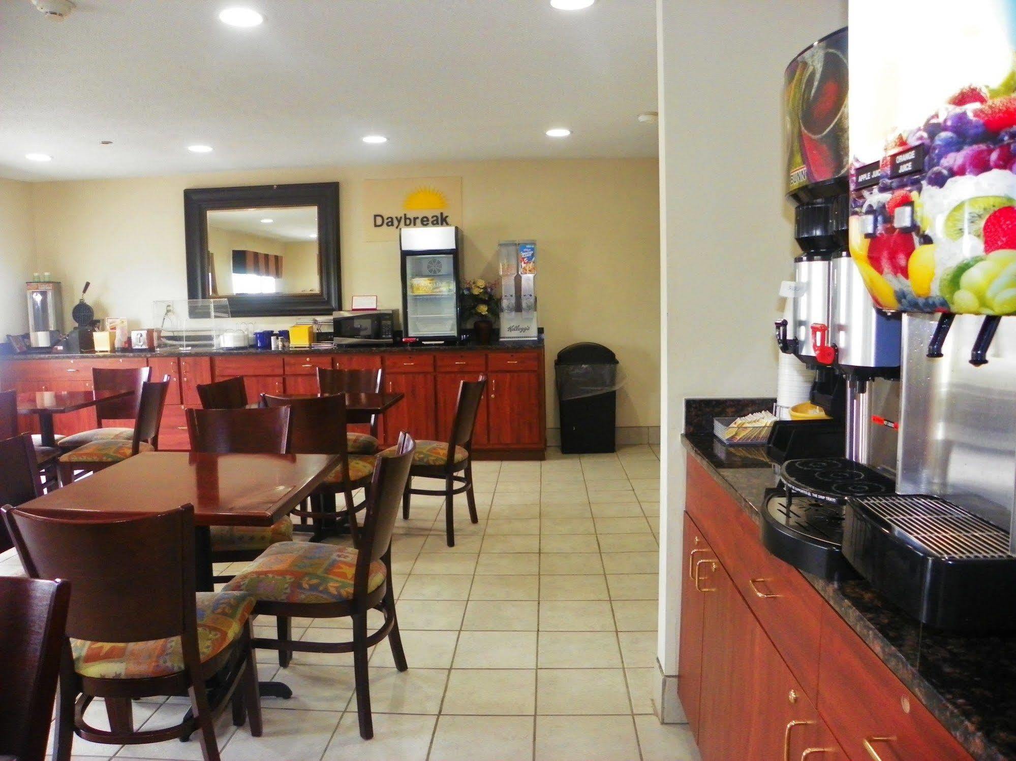 Royalton Inn & Suites Upper Sandusky מראה חיצוני תמונה