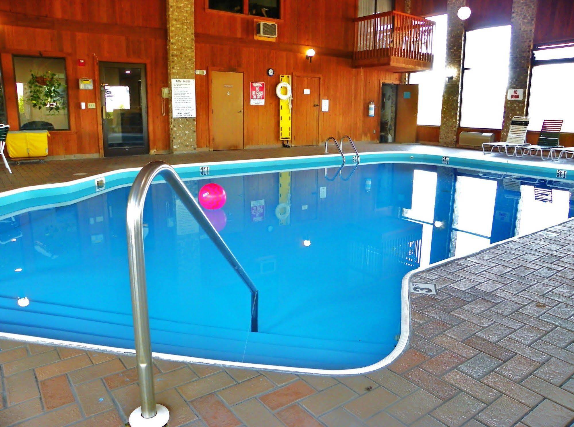 Royalton Inn & Suites Upper Sandusky מראה חיצוני תמונה